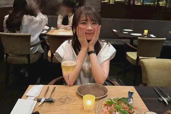 秋元真夏の実家金持ち説を徹底検証！父の職業・学歴・結婚観まで総まとめ